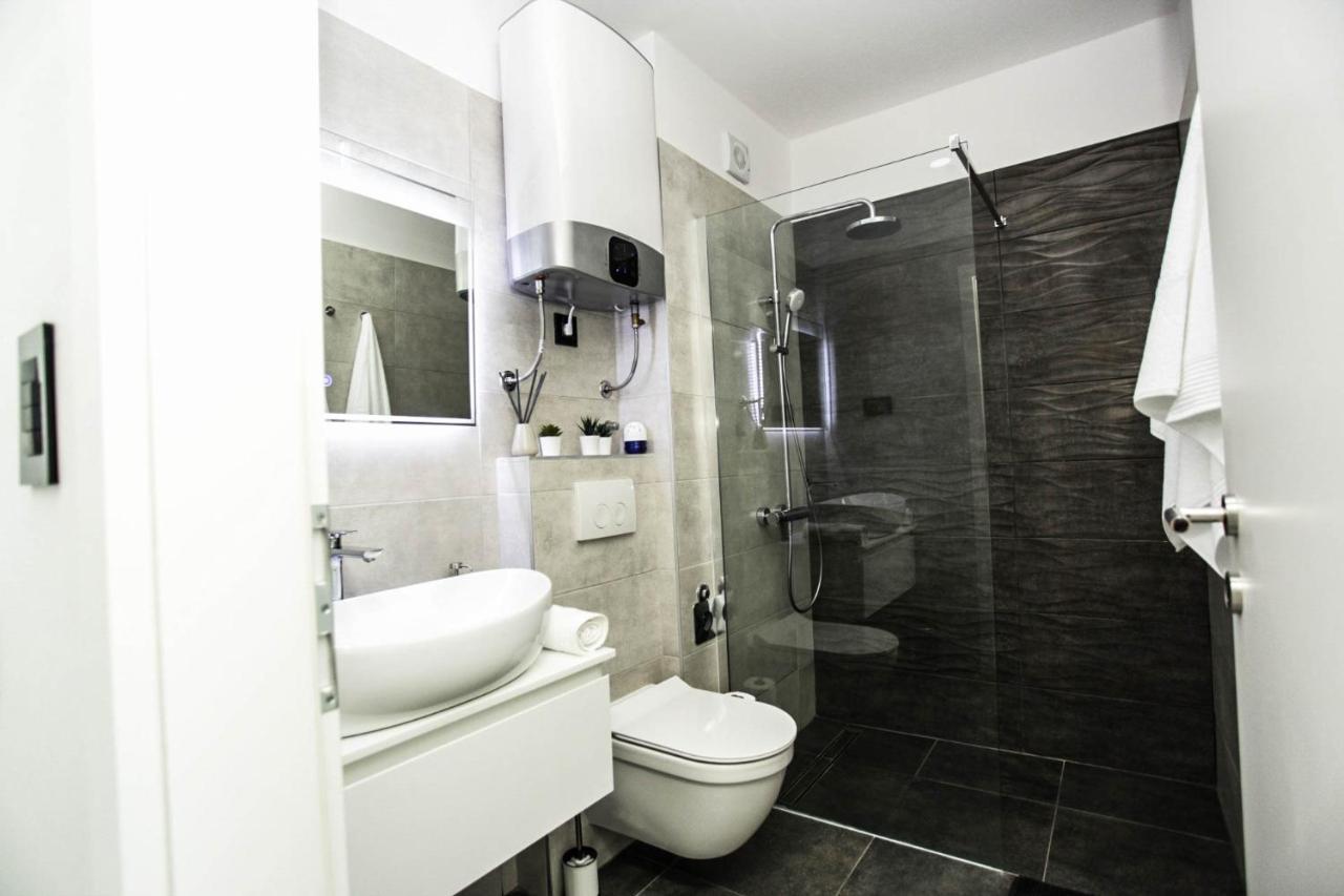 Leelee Apartment Rijeka Bagian luar foto