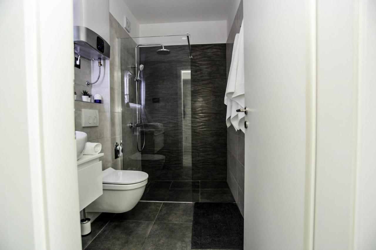 Leelee Apartment Rijeka Bagian luar foto