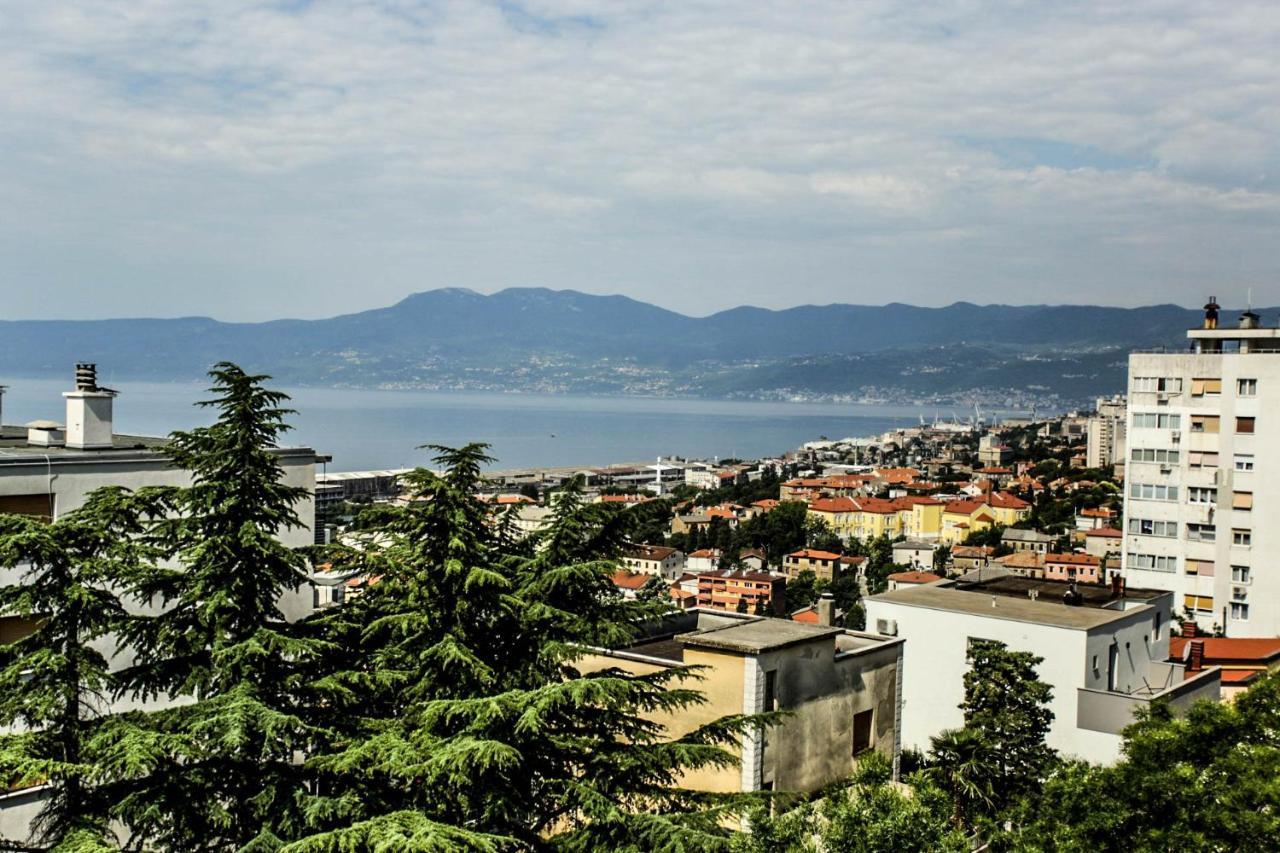 Leelee Apartment Rijeka Bagian luar foto