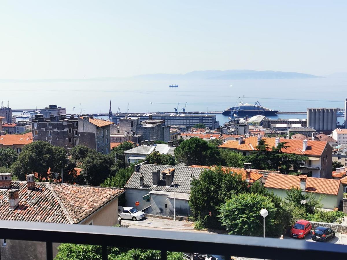 Leelee Apartment Rijeka Bagian luar foto