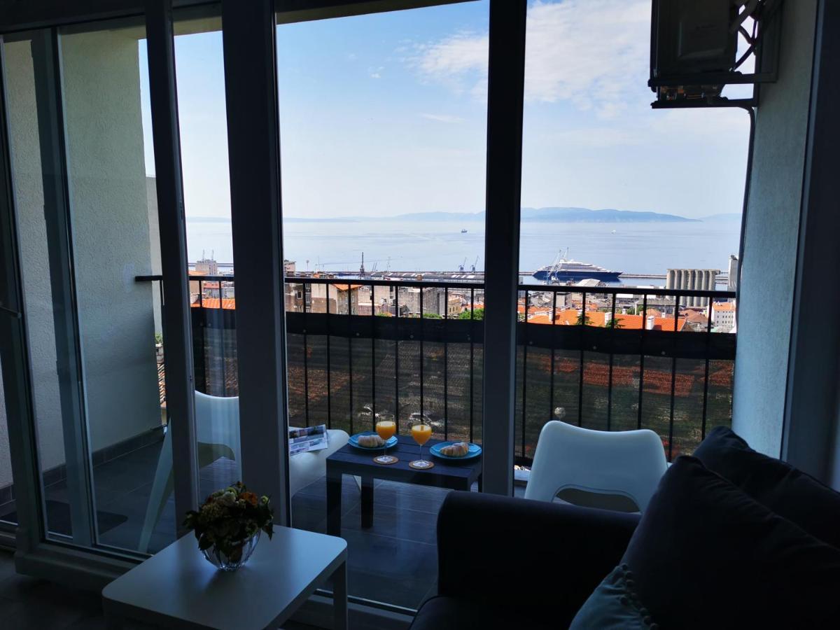 Leelee Apartment Rijeka Bagian luar foto