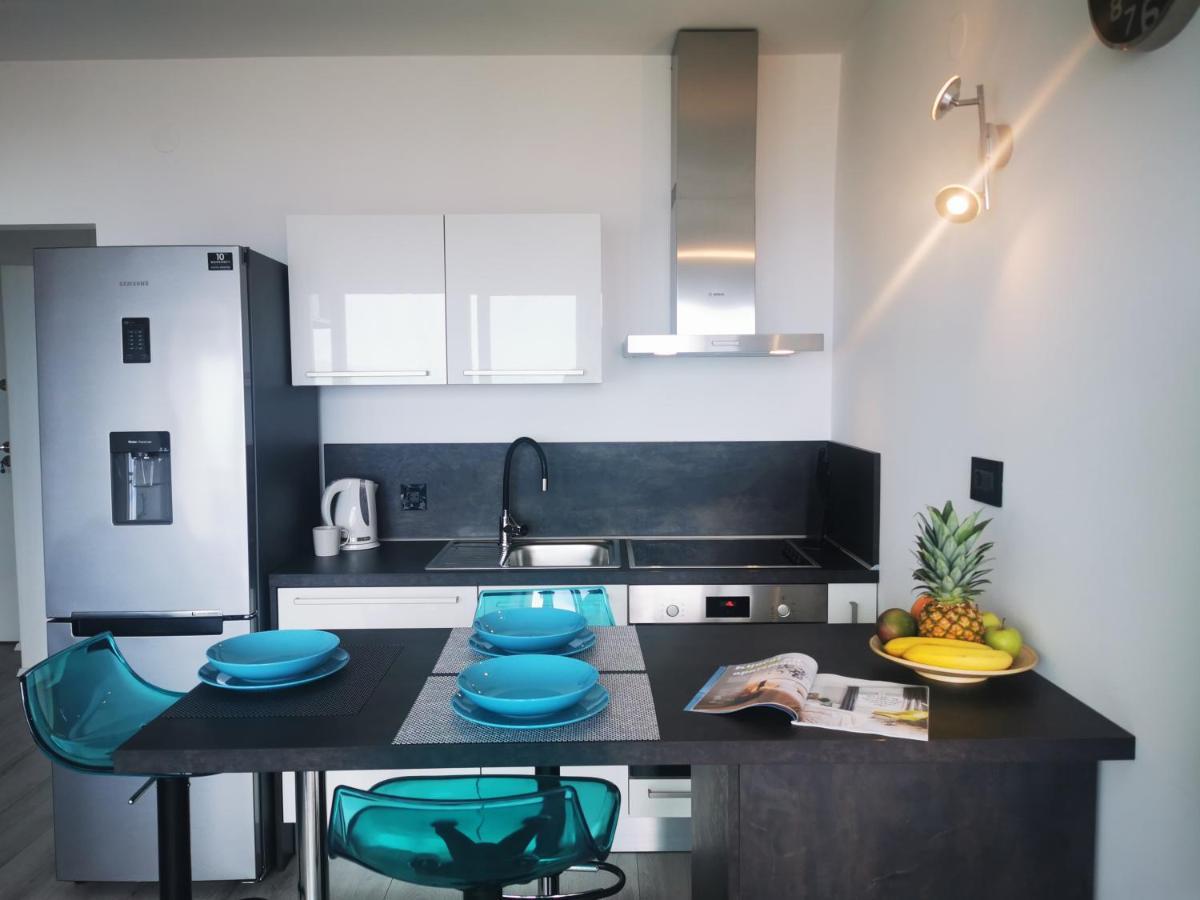 Leelee Apartment Rijeka Bagian luar foto